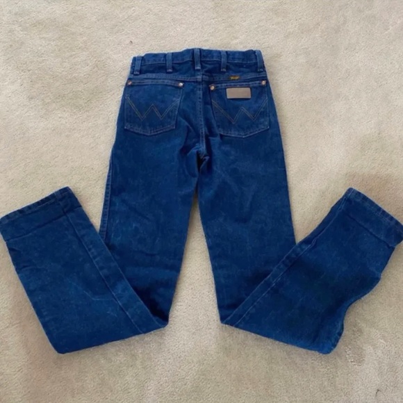 Wrangler Women’s Jeans 28X36 (Fits 25” Waist) - Picture 2 of 6